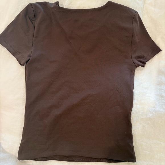 Aritzia Chocolate Brown Short Sleeve Original Contour Crew T-shirt - Picture 3 of 4